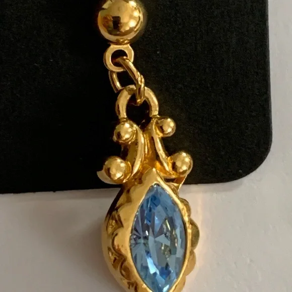 Vintage 1989 AVON Goldtone Blue Rhinestone Victorian Pierced Earrings - Picture 13 of 13